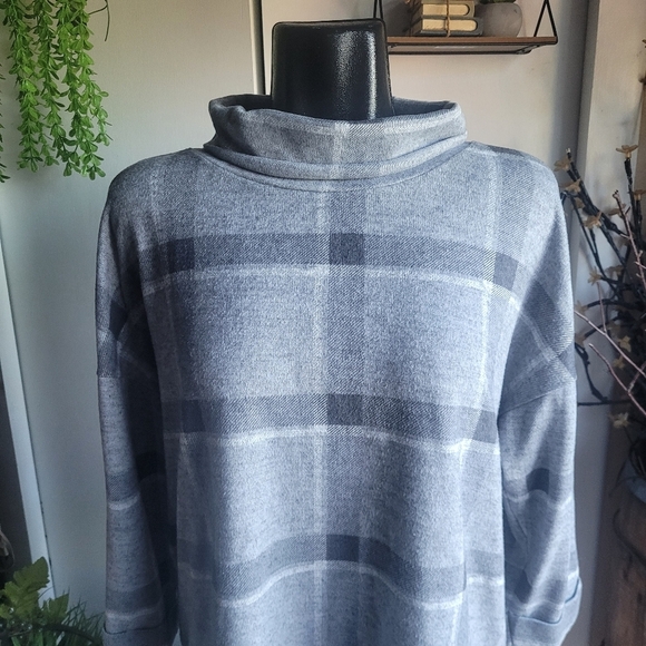 Reitmans Grey Plaid Patterned Turtleneck Sweater L - Picture 2 of 6